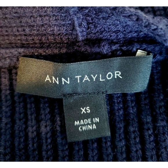 Ann Taylor Blue V-Neck Pull-Over Sweater Top Floral Eyelet Short Puff Sleeves XS - Picture 4 of 5